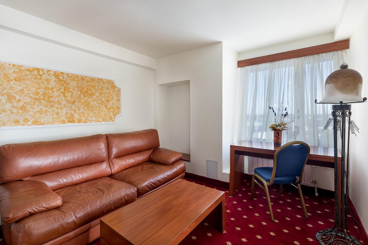 Hotel Prahova Plaza Ploieşti Exterior foto